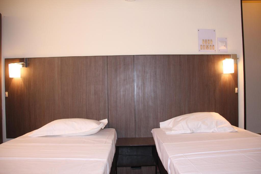 Down Town Guest House Kolkata Room photo