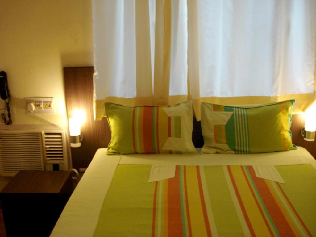 Down Town Guest House Kolkata Room photo